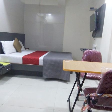 Отель Terminus Square Kurla Экстерьер фото