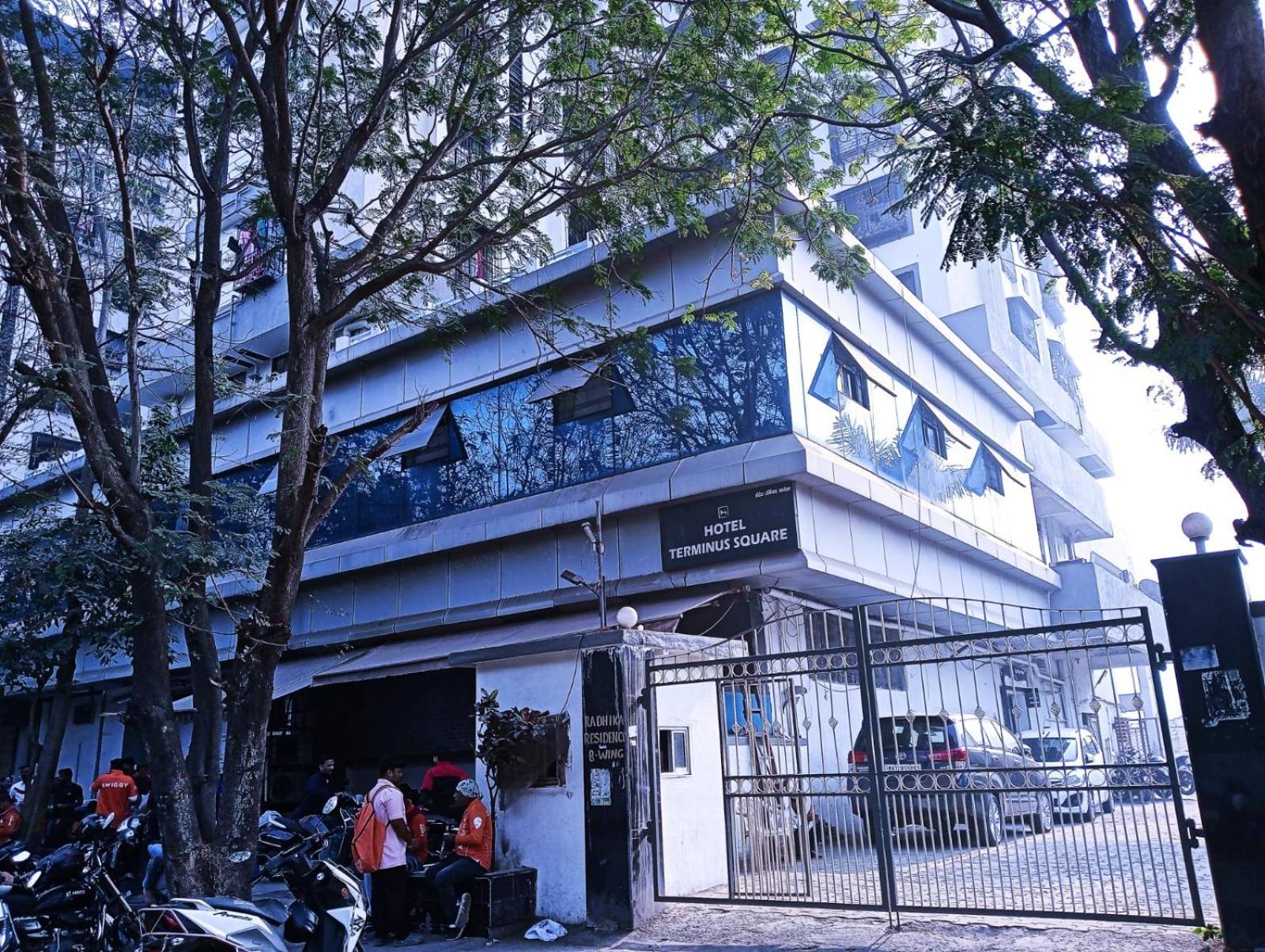 Отель Terminus Square Kurla Экстерьер фото