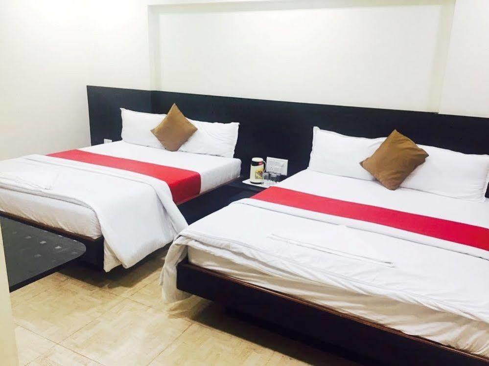 Отель Terminus Square Kurla Экстерьер фото