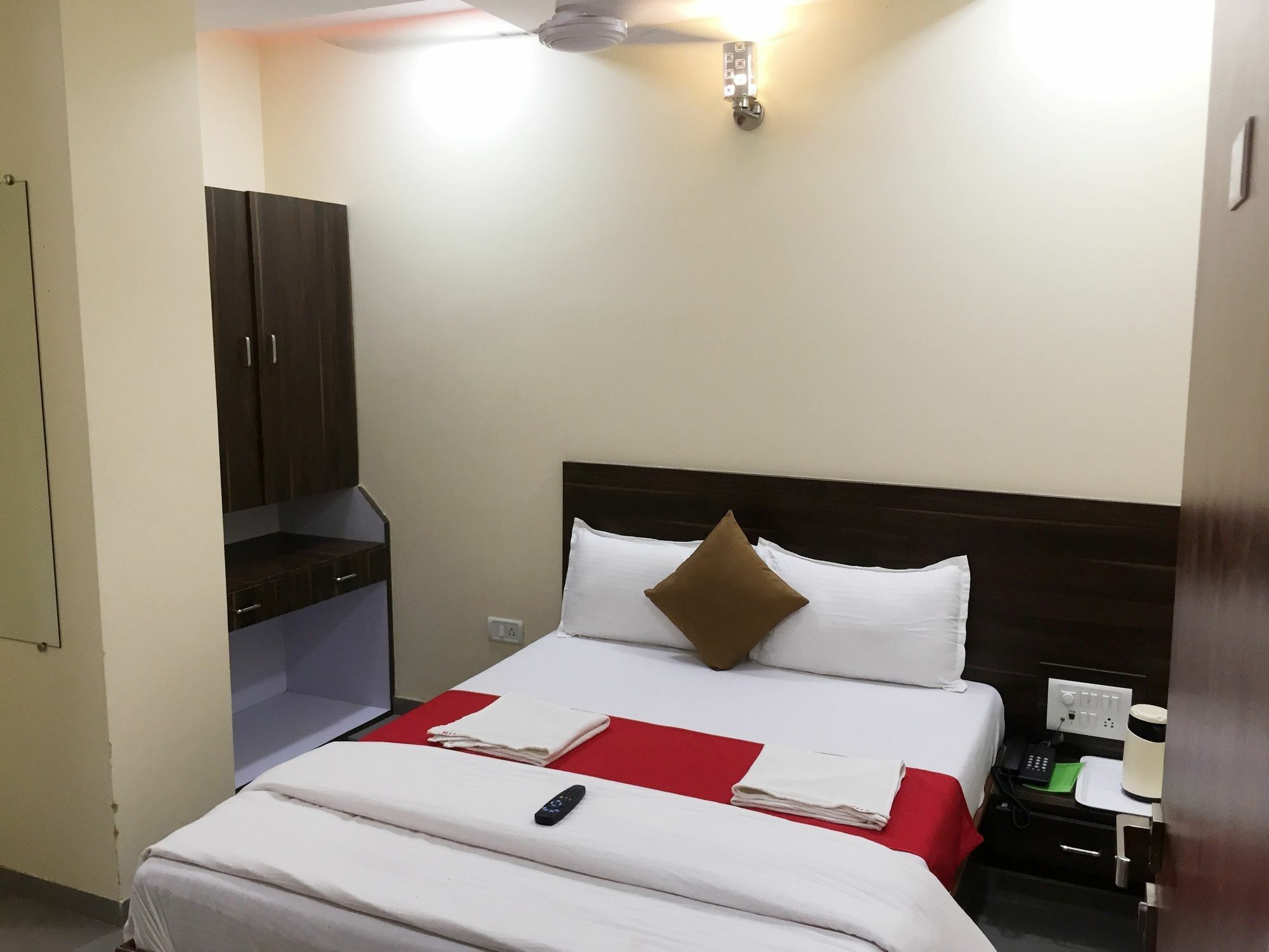 Отель Terminus Square Kurla Экстерьер фото