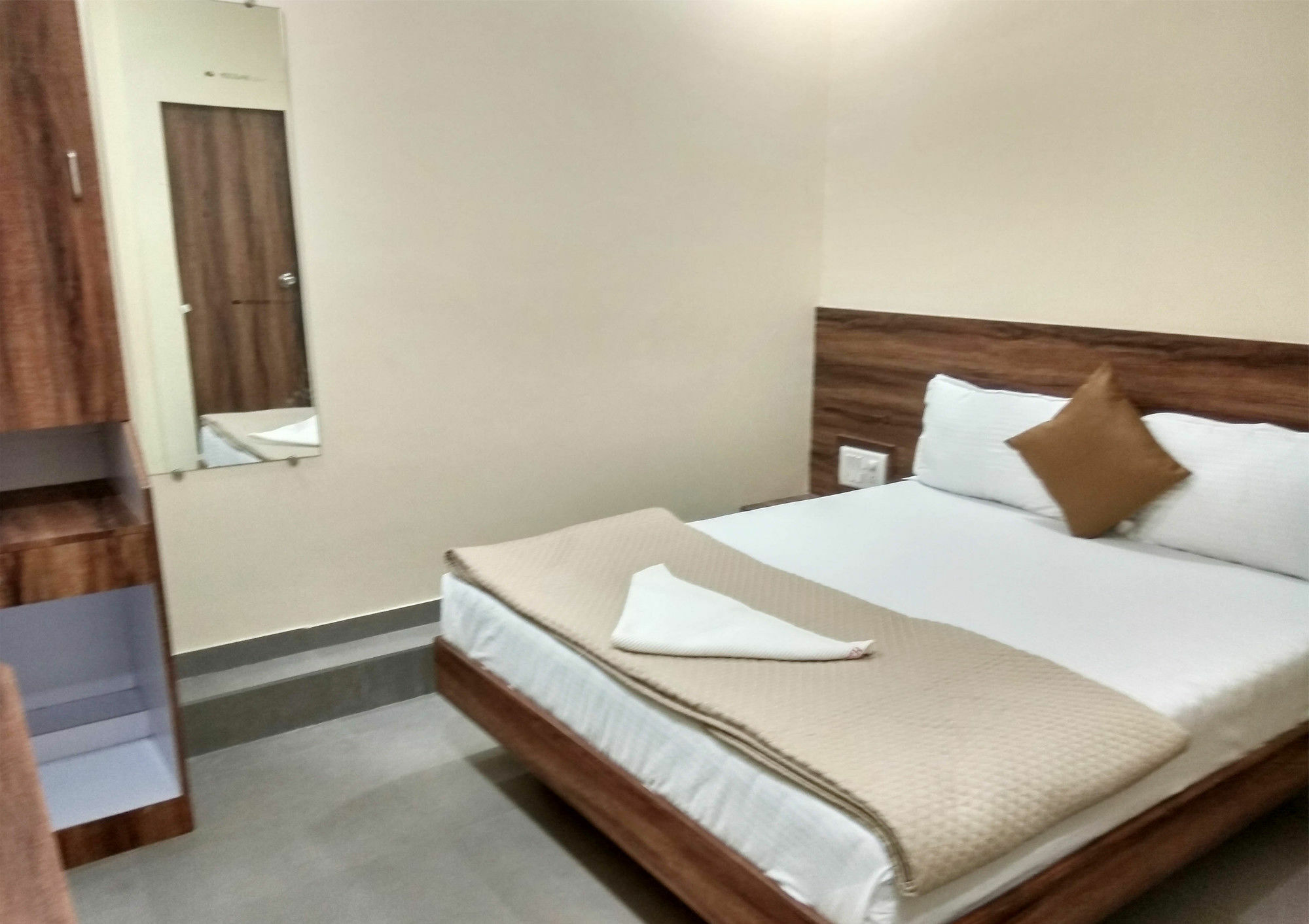 Отель Terminus Square Kurla Экстерьер фото