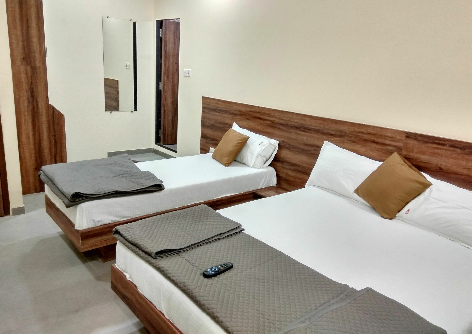 Отель Terminus Square Kurla Экстерьер фото