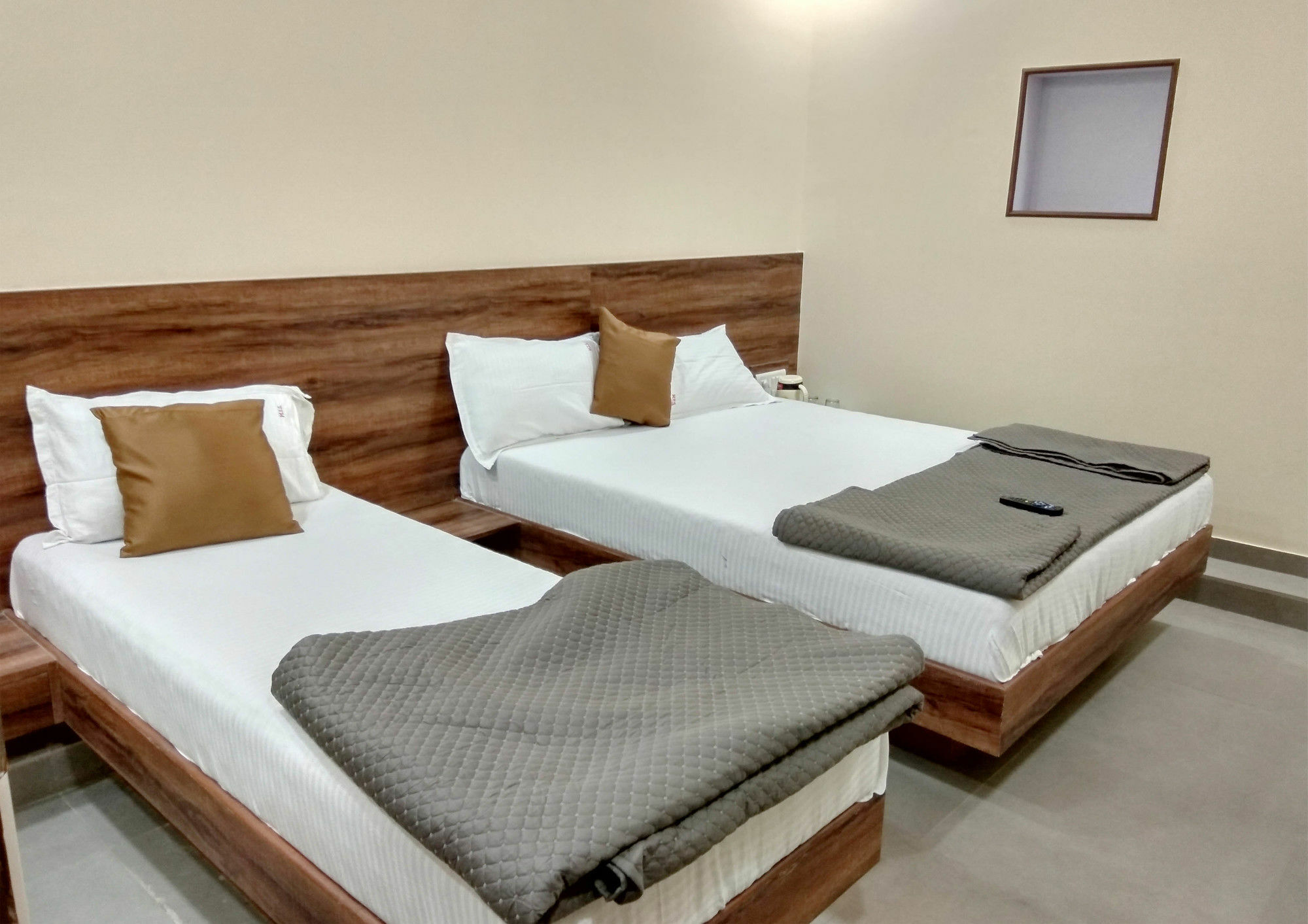 Отель Terminus Square Kurla Экстерьер фото
