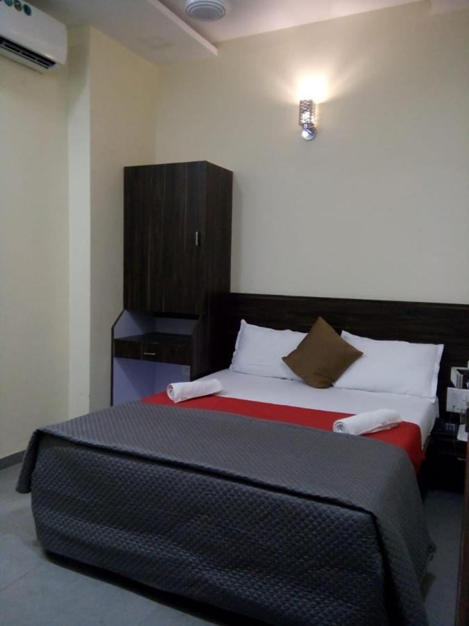 Отель Terminus Square Kurla Экстерьер фото